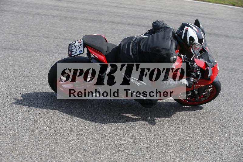 /27 12.06.2025 Ducati Schweiz Trackday Warmup  ADR/blau-bleu/6